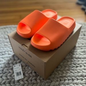 Enflame Yeezy Slides